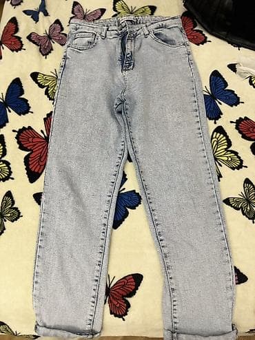 Açıq mavi rəngdə klassik denim cins şalvar. - Model: yüksək belli lalafo.az -da Açıq mavi rəngdə klassik denim cins şalvar. - Model: yüksək belli