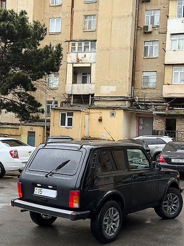 qara niva sekilleri: LADA Niva 3 qapılı SUV - Kuzov: 3 qapılı, qara rəng, arxa şüşə — 2