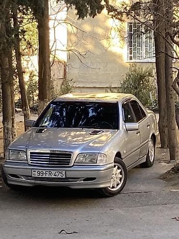 mercedes pompa: Mercedes-Benz C-Class (W202) sedan – gümüş rəng Mühərrik və ötürmə: - — 4