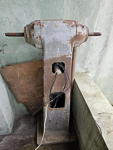 Cilalama dəzgahı Ağır metal dəzgah qurğusunun altlığı və şpindelli