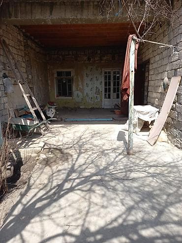 2 mərtəbəli həyət evi hər mərtəbədə sanitar qovsaq mətbəxdə var orta