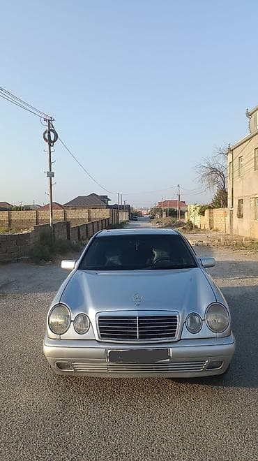 Mercedes-Benz E-Class: 2.3 l | 1996 il Sedan