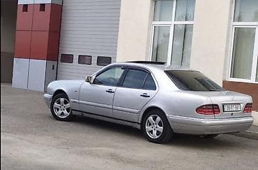Mercedes-Benz 240: 2.4 l | 1998 il Sedan