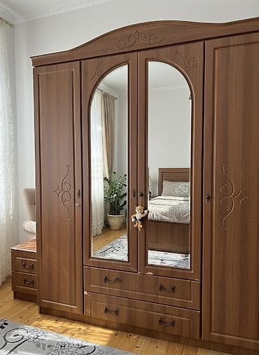 Klassik üslubda 4 qapılı paltar şkafı Sürməli şkaf 2 ədəd İdeal