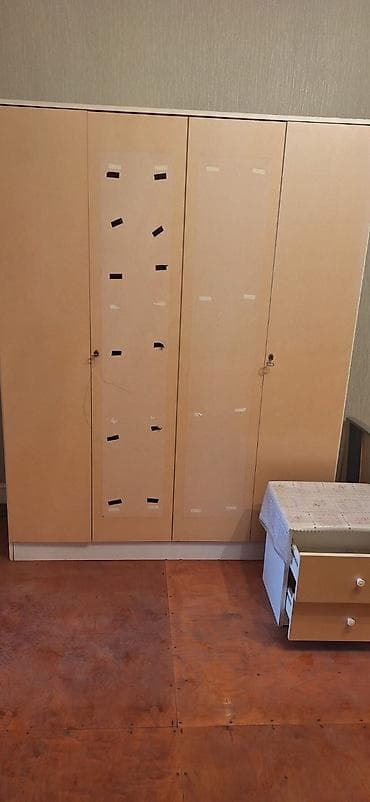 skaf satisi: 4 qapılı geyim şkafı və 2 çekmecəli kiçik tumbadan ibarət dəst — 1