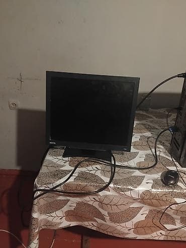 Stolüstü kompüter seti Tərkib: - Sistem bloku: yan paneli şəffaf