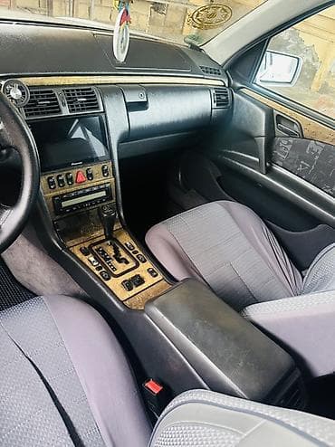 volkswagen polo 1: Mercedes-Benz E 240: 2.4 л | Седан — 2