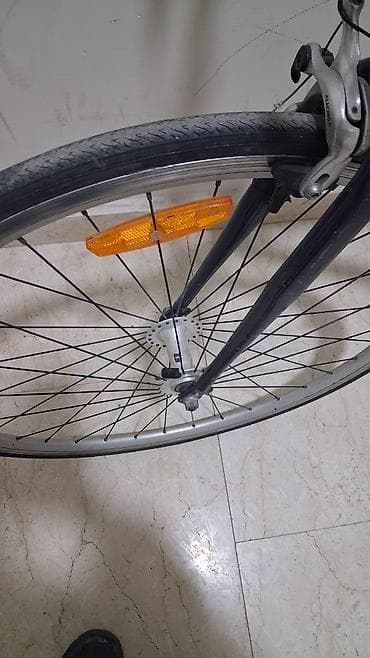 velosiped tekerleri: Şəhər velosipedi – yüngül alüminium gövdə, düz sükan, 28" (700c) — 6