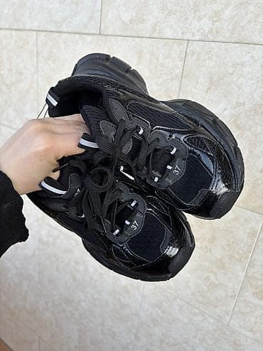 Tuflilər: Balenciaga 3XL
Состояние новое,размер указан 37,на ногу 23,5 см — 2