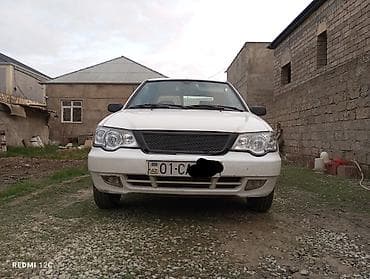 lexus rx 350: Ağ rəngli sedan, şəhərdaxili sürüş üçün praktik və qənaətcil — 7