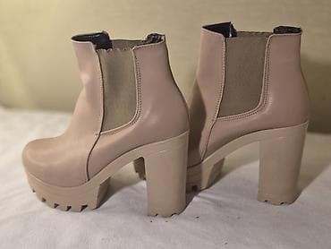 qara qadın krosovkaları: Bej rəngli qadın botları – qalın platforma və hündür kvadrat dabanlı — 3