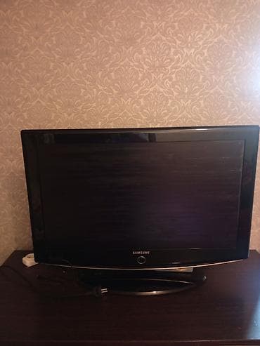 Samsung LCD televizor - Təxminən 26–32 düym diaqonallı, geniş ekran -