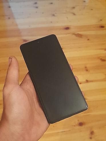 pad mini 6: Məhsul: Qara rəngli smartfon Xüsusiyyətlər: - Korpus: Düz kənarlı — 4