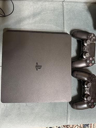 PlayStation 4 slim 500 gb.Üzərində 3 disk verilir.Plombu üstündədi — 3