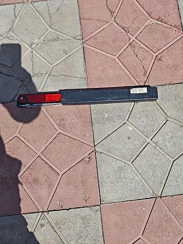 Aksesuarlar və tüninq: Avtomobil üçün qırmızı reflektorlu xəbərdarlıq üçbucağı - Gecə və — 2