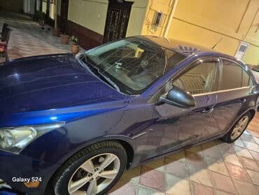 turbo az qız maşınları: Chevrolet Cruze sedan – goy rəng, 4 qapı, AZ dövlət nömrə nişanı — 2