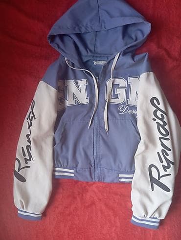 Məhsul: Kapüşonlu, fermuarlı qısa kəsimli jaket - Rəng: Göy bədən, ağ