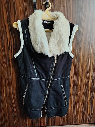 Qadın üçün qolsuz kürk yaxalı jilet - Rəng: qara (daxili hissə