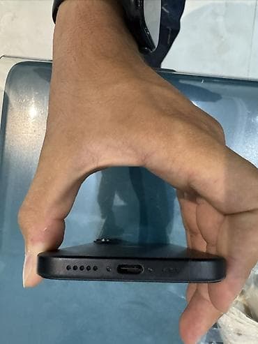 korpuslar: IPhone 16, Qara, Face ID — 5