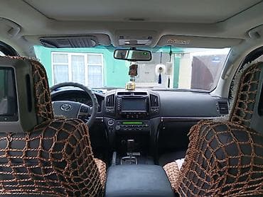 Su nəqliyyatı: Toyota Land Cruiser: 4 l | 2013 il Ofrouder/SUV — 8