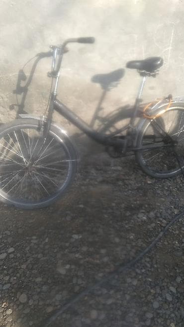 Şəhər tipli velosiped - Rəng: qara - Çərçivə: klassik “step-through”