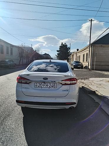 sorento oturacagi: Ford Fusion Hybrid sedan - Rəng: Ağ - Kuzov: Sedan, 4 qapı - Güc — 4