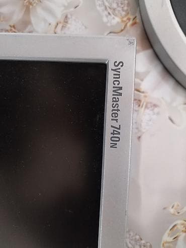 sonata monitoru: Samsung SyncMaster 740N LCD monitor - Ekran diaqonalı: 17" - Növ — 4