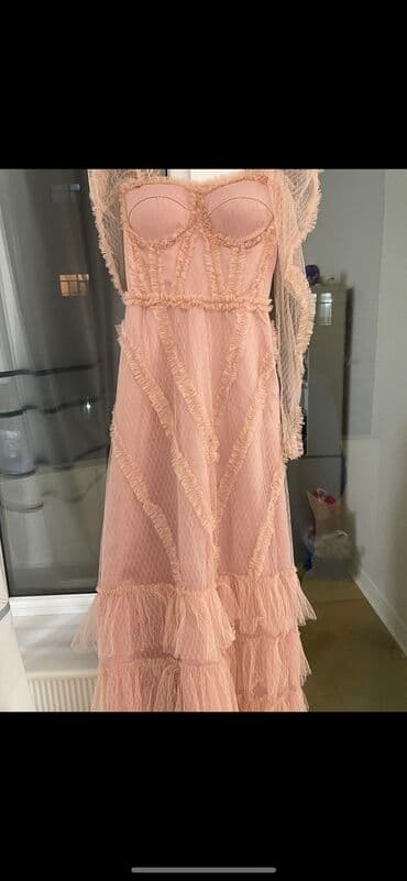 nişan donlari: Nishan ucun 450 azn tikilib 1 defe geyinilib — 1