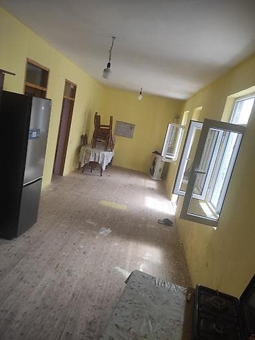 suraxanida satilan heyet evleri: İkinci ev 65 m² - 2 yataq otağı, 1 zaldan ibarətdir. Ev orta — 5
