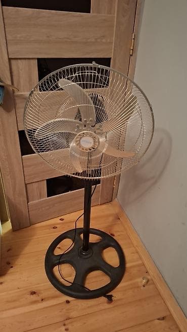 Ventilyatorlar: Döşəmə tipli ventilyator - Növ: şaquli/döşəmə tipli stand ventilyator — 1