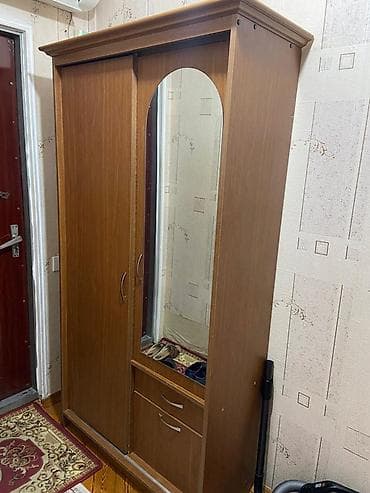 Kompakt dəhliz dolabı – aynalı, sürgülü qapılı model. - Material