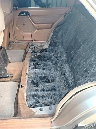 port baqaj: Mercedes-Benz W124 sedan – daxili və eksteryer detalları ilə - Salon — 6