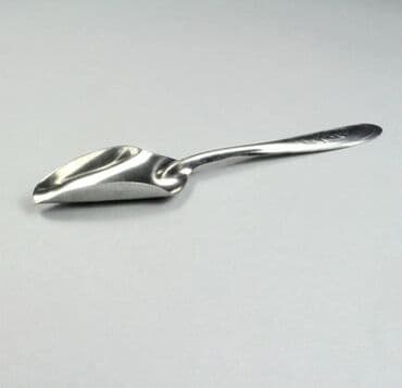 tutuquşu qəfəsi: Tutuquşuların əllə bəsləmə qaşığı. Hər birimiz tutuquşu əldə — 2