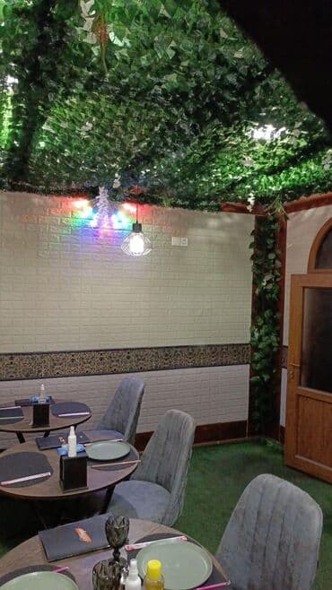 hazır biznes satılır 2023: Hazır biznes satılır. İçərisində soyuducu, stol və oturacaqlar — 2