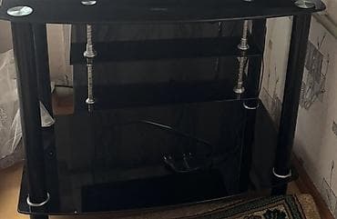 Düz TV altlığı, Polkalı, Şüşəli