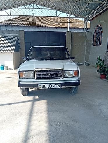 vaz 21010: Lada 2107 sedan – ağ rəng, mator 06 yağ yemir karboka 5 atmır. difer — 1
