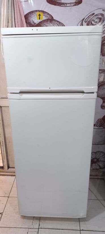 soyuducu metbex: İki qapılı məişət soyuducusu - Üst hissədə dondurucu bölmə, metal rəf — 1