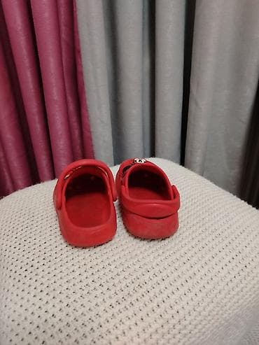 taxta altlıqlı sabo: Uşaq üçün rezin kloks – qırmızı rəngdə - Naxış: cizgi personajı — 2