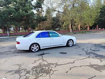 bmw 330 i: Mercedes-Benz E 320: 3.2 l | Sedan — 7