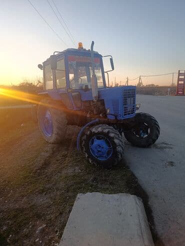 belarus 80: Belarus (MTZ) təkərli traktor - Rəng: mavi - Kabinəli, geniş — 3