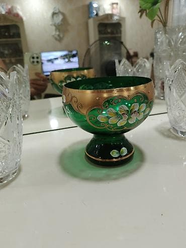 qaynana dili: Yaşıl şüşədən dekorativ boşqab/kasa (ayaqlı) - Material: qalın — 1