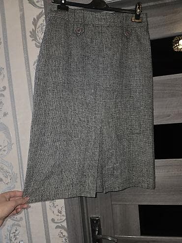 kəsikli kişi sviteri: Qadın etek – boz rəngli, xırda “herringbone” (balıqquyruğu) naxışlı — 1