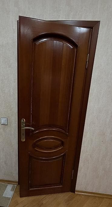 seyf qapi: Temiz taxta qapi
En 80 uz 206


1ed 150m
5eded taxta qapi var — 4