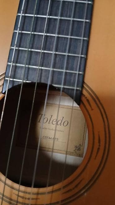 gitara capo: Toledo gitara, çanta, 4 mediator. SATILIR. İki yüz əlli manata — 2