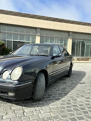 teker 16: Mercedes-Benz E-Class: 2.2 l | 1999 il Sedan — 4