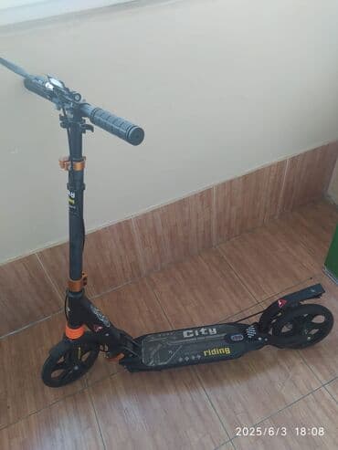 samakat islenmis: Qara və narıncı rənglərdə olan "City Riding" markalı skuter — 1