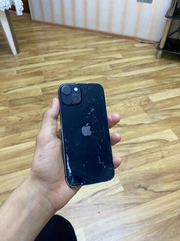 Tesla: IPhone 13, Mavi, Qırıq — 3