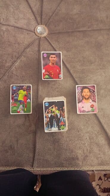 Futbol kolleksiya kartları dəsti Tərkib və xüsusiyyətlər: - Tematik — 9