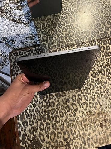 Masaüstü kompüterlər və iş stansiyaları: Planşet – böyük ekranlı, nazik çərçivəli model -1 Aydı alınıb — 2