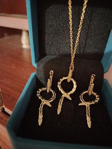 oğlan ucun sep: Qızılı rəngdə zərgərlik dəsti – kolye və sırğalar - Dizayn: İlan — 1